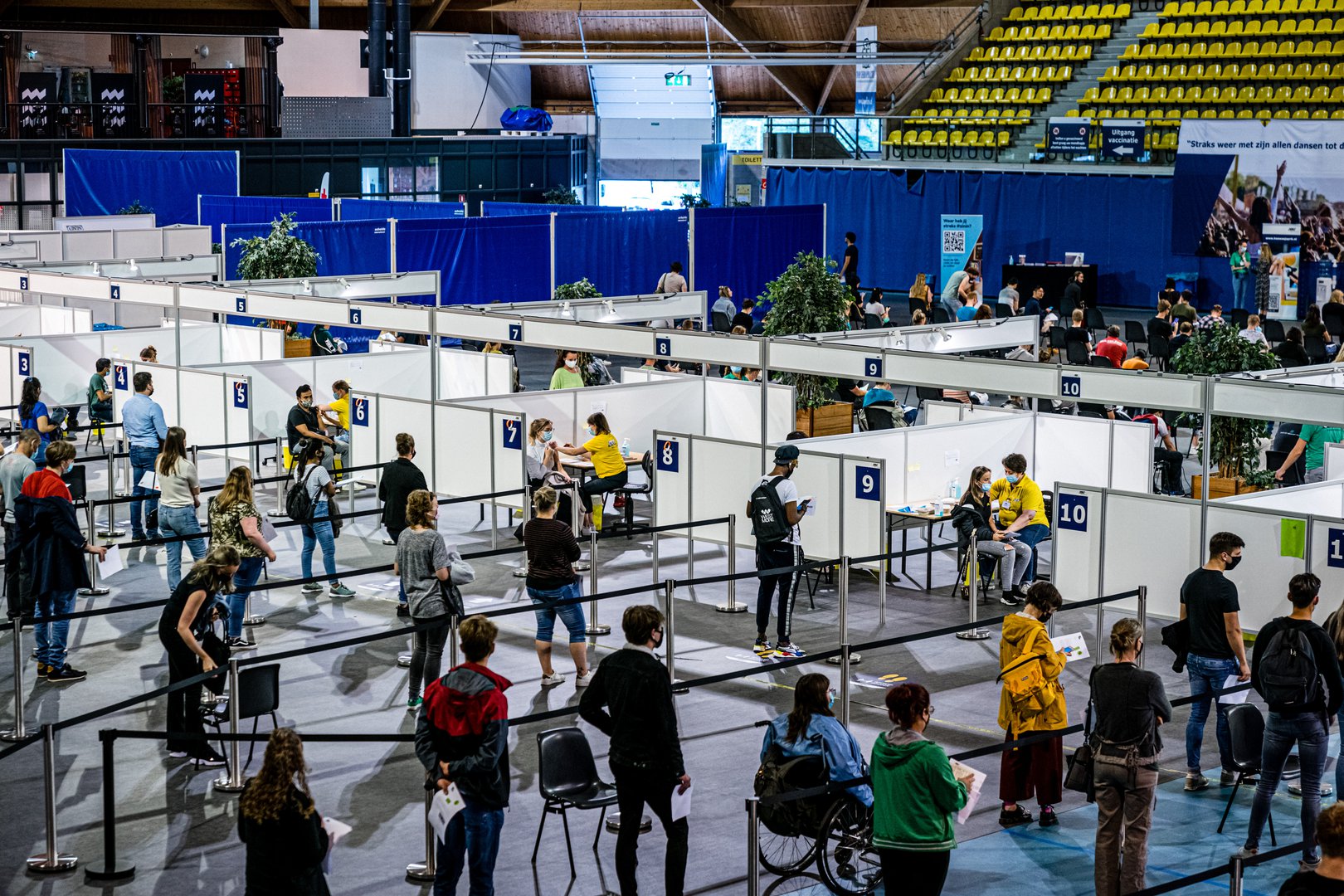 Arnhemmer mishandelt vaccinatie medewerker