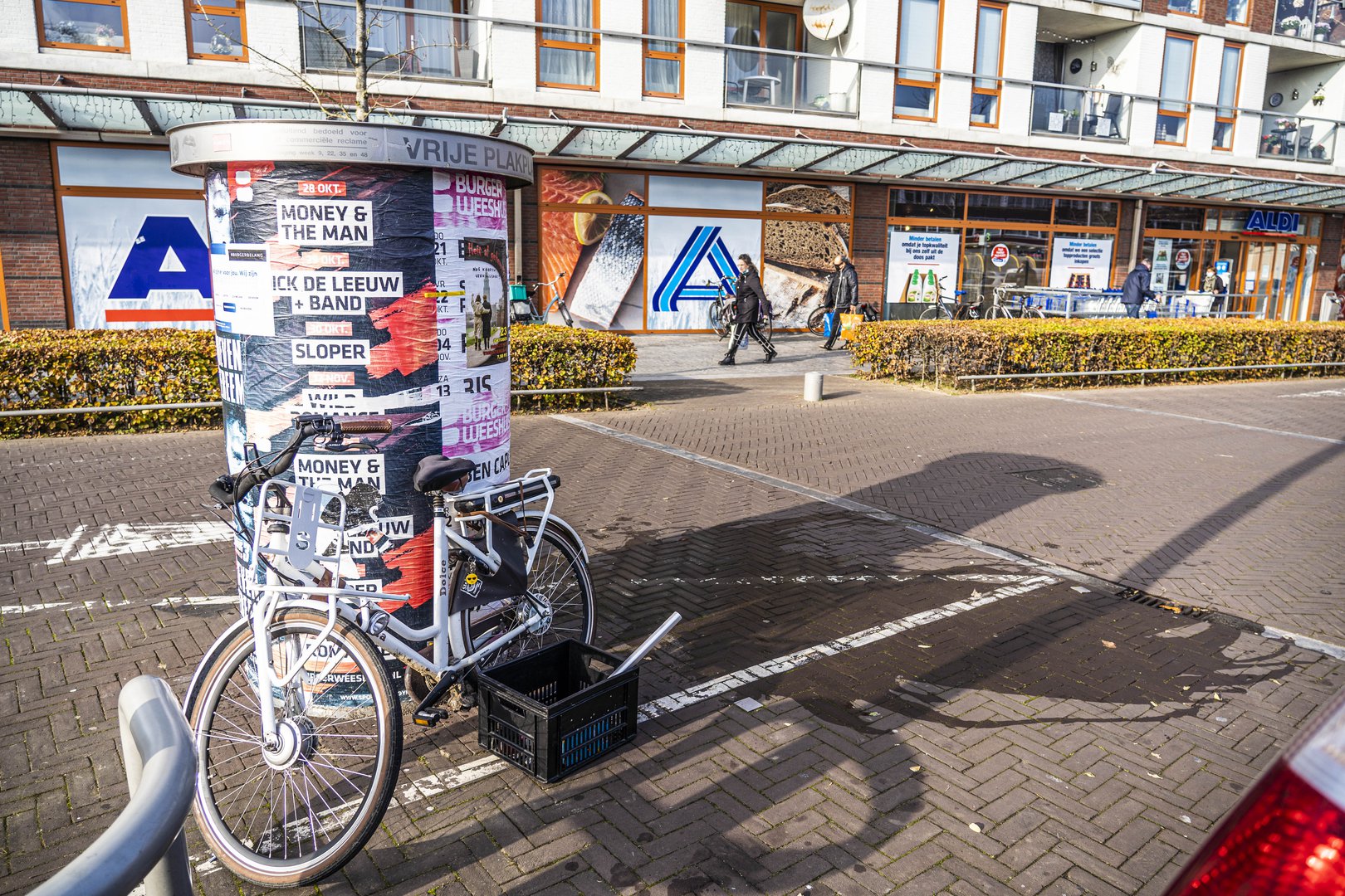 Automobilist slaat op de vlucht na aanrijding op parkeerplaats