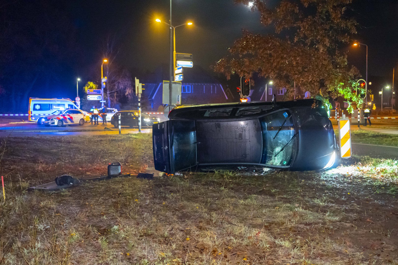 Man rijdt in op agenten: politie lost schoten bij achtervolging