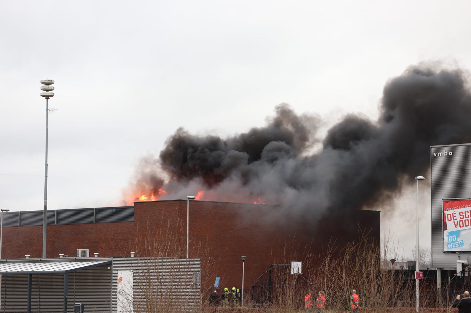 UPDATE: Grote brand bij Sportzalen Westeraam in Elst