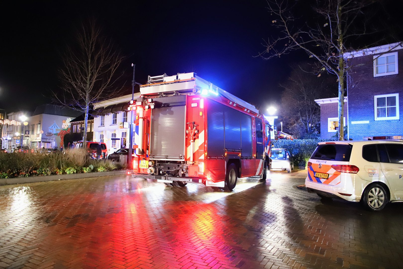 Rook waargenomen bij plafond van restaurant: brandweer vindt geen oorzaak