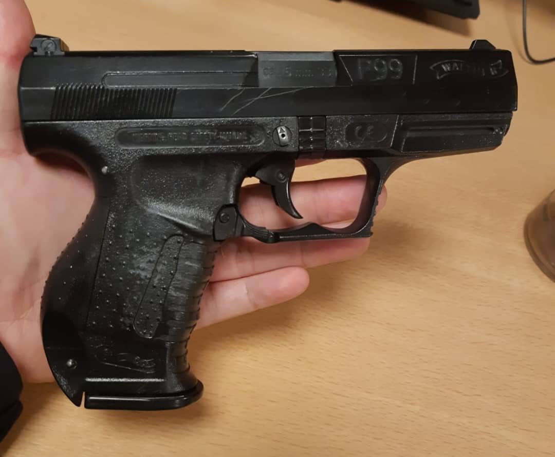 Jongen (14) met wapen op zak in Velp