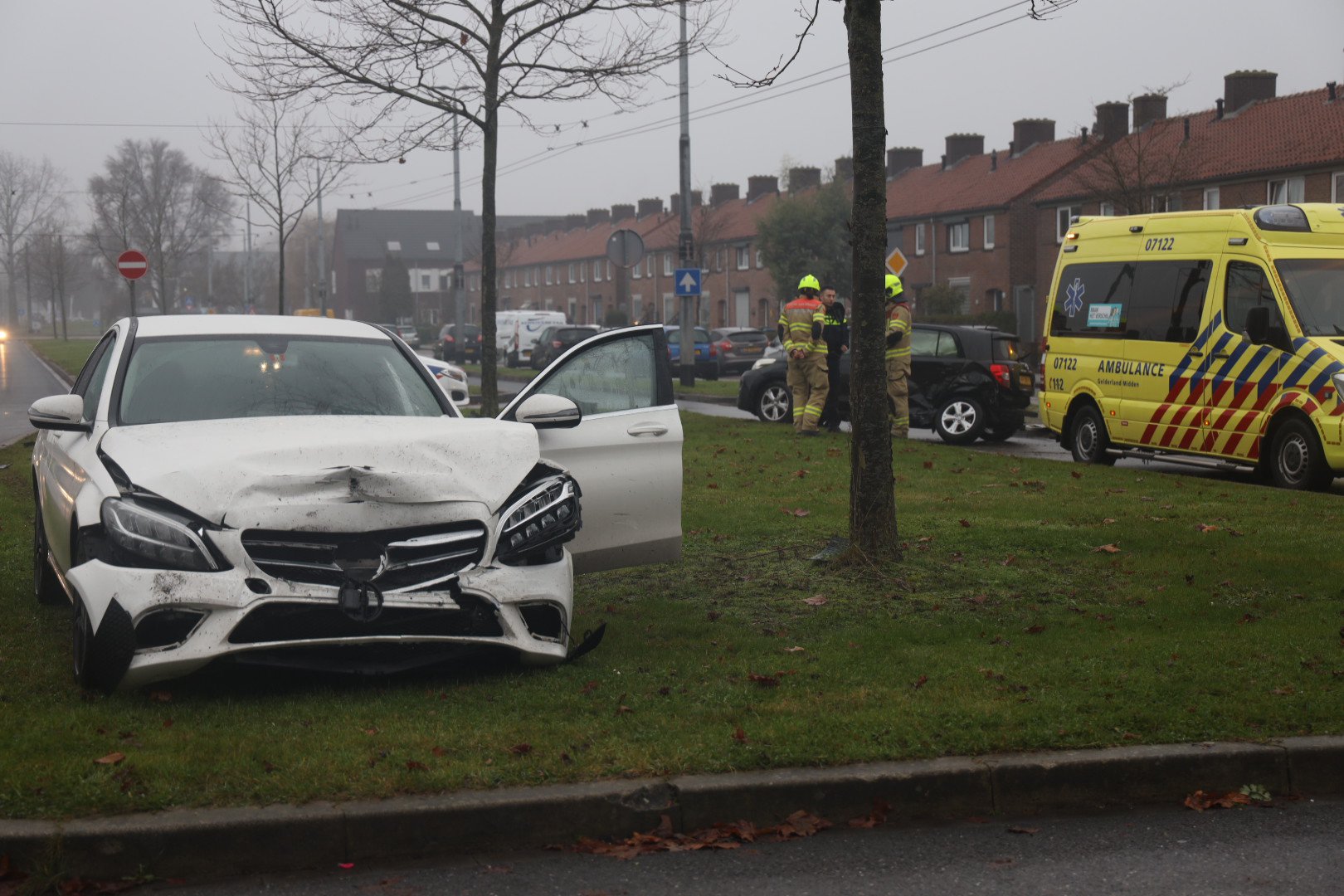 Vrouw gewond bij ongeval in Arnhem-Zuid: weg enige tijd dicht