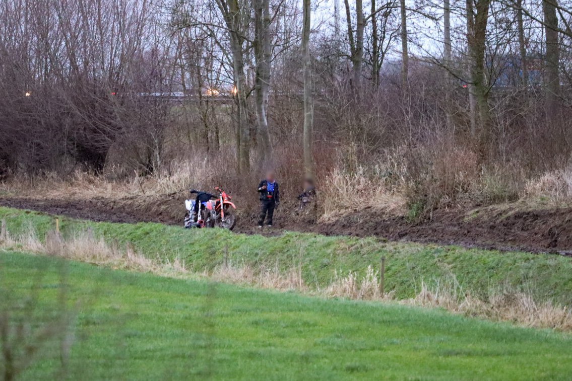 Illegale motorcrossers aangetroffen in natuurterrein
