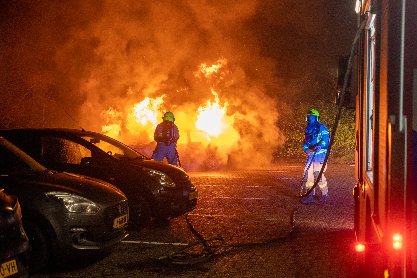 Auto in lichterlaaie in Zevenaar: vermoedelijk brandstichting