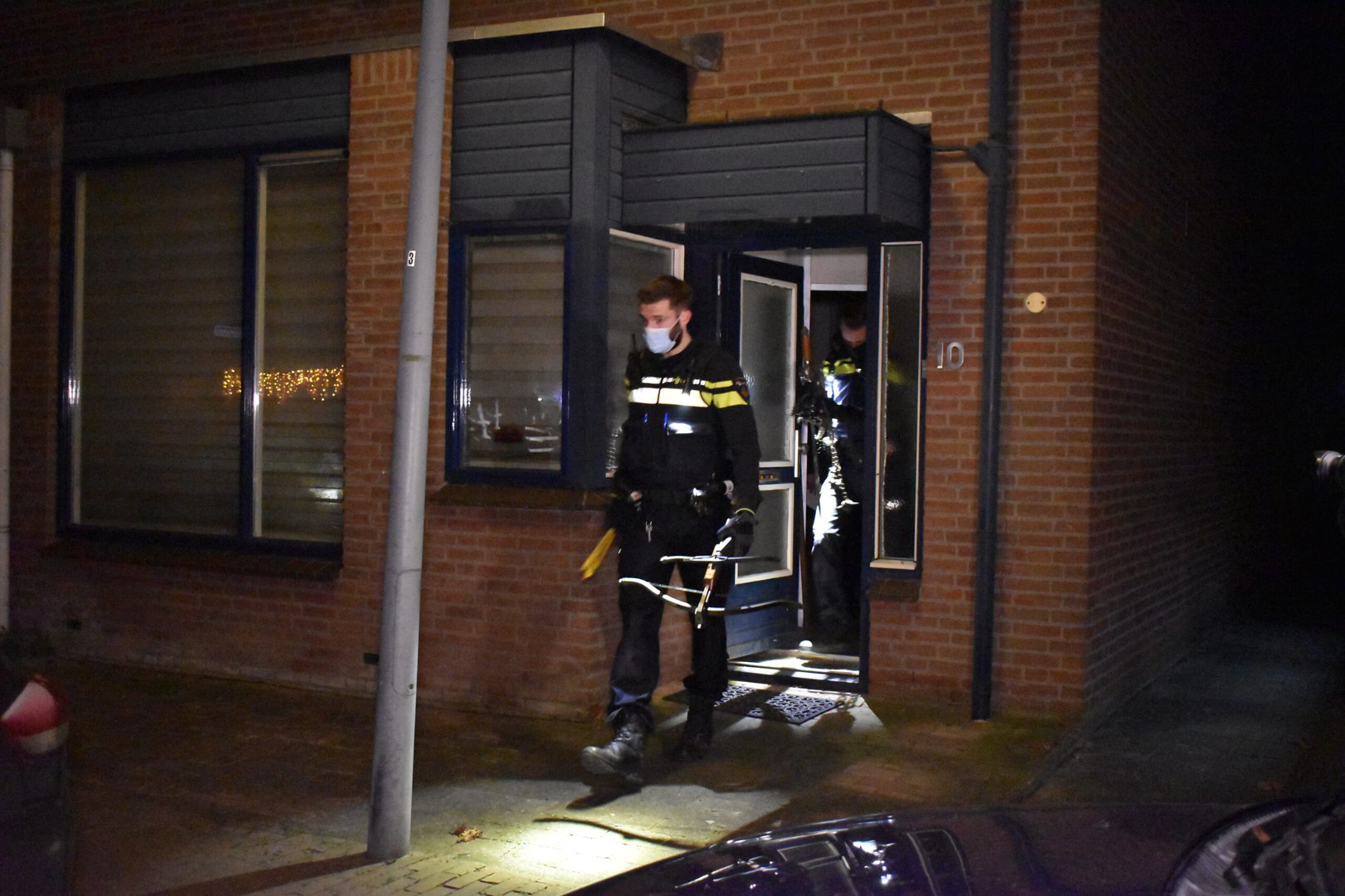 Zwaarden en kruisbogen aangetroffen bij instap