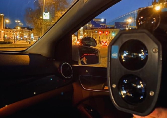 Rijbewijzen ingevorderd en boetes bij snelheidscontroles in Arnhem