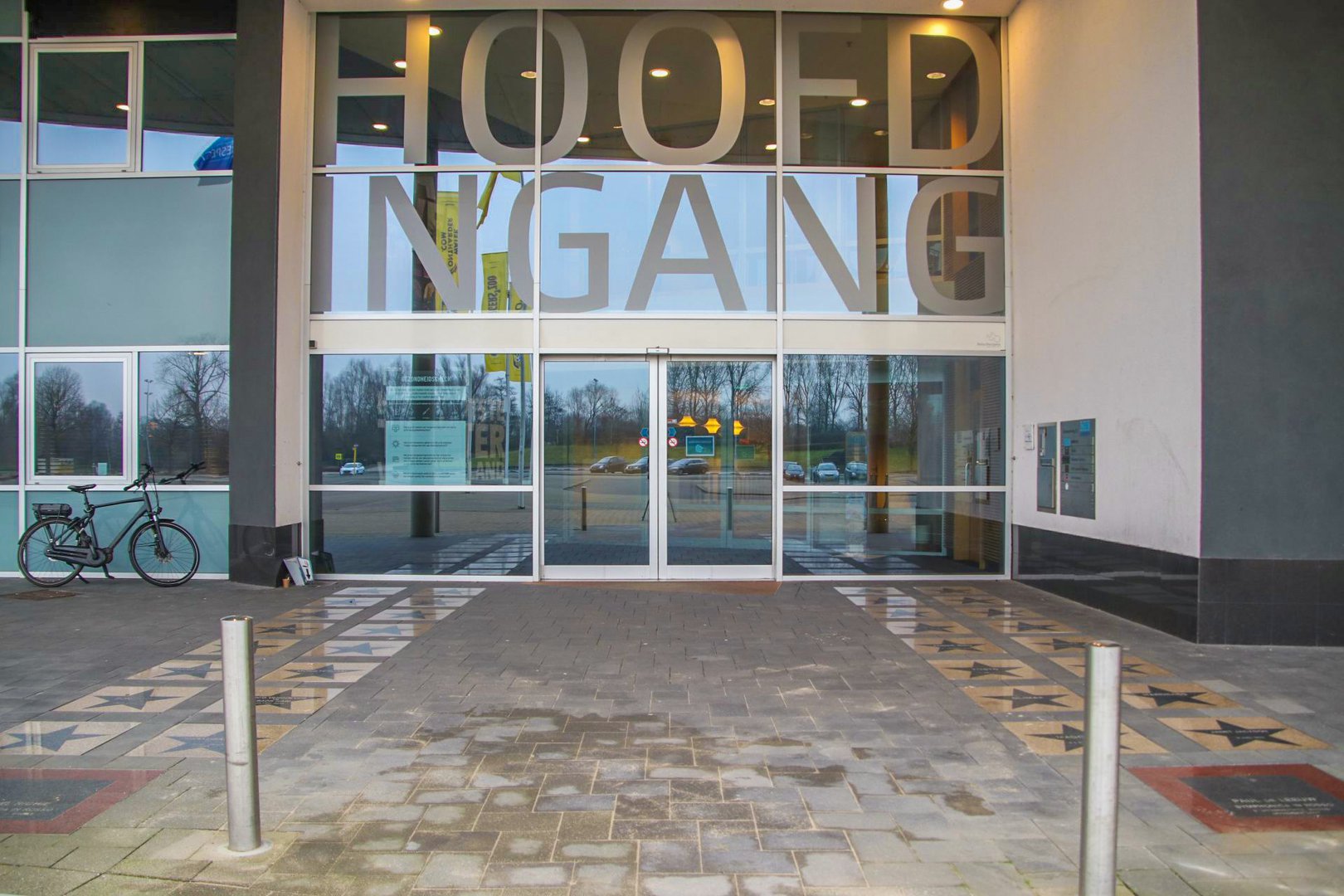 Eerbetoon Marco Borsato bij GelreDome afgeplakt en tegels verwijderd