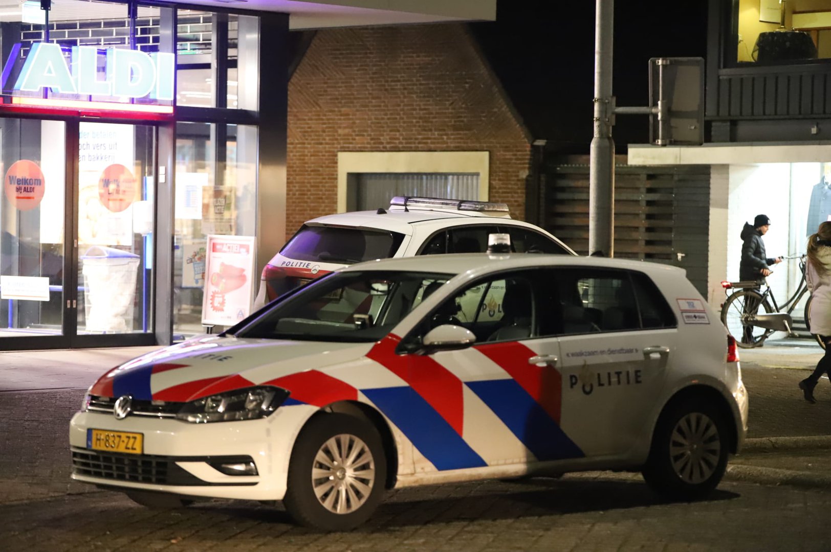 Politie zoekt man na overval op supermarkt: dader vluchtte met geldbedrag
