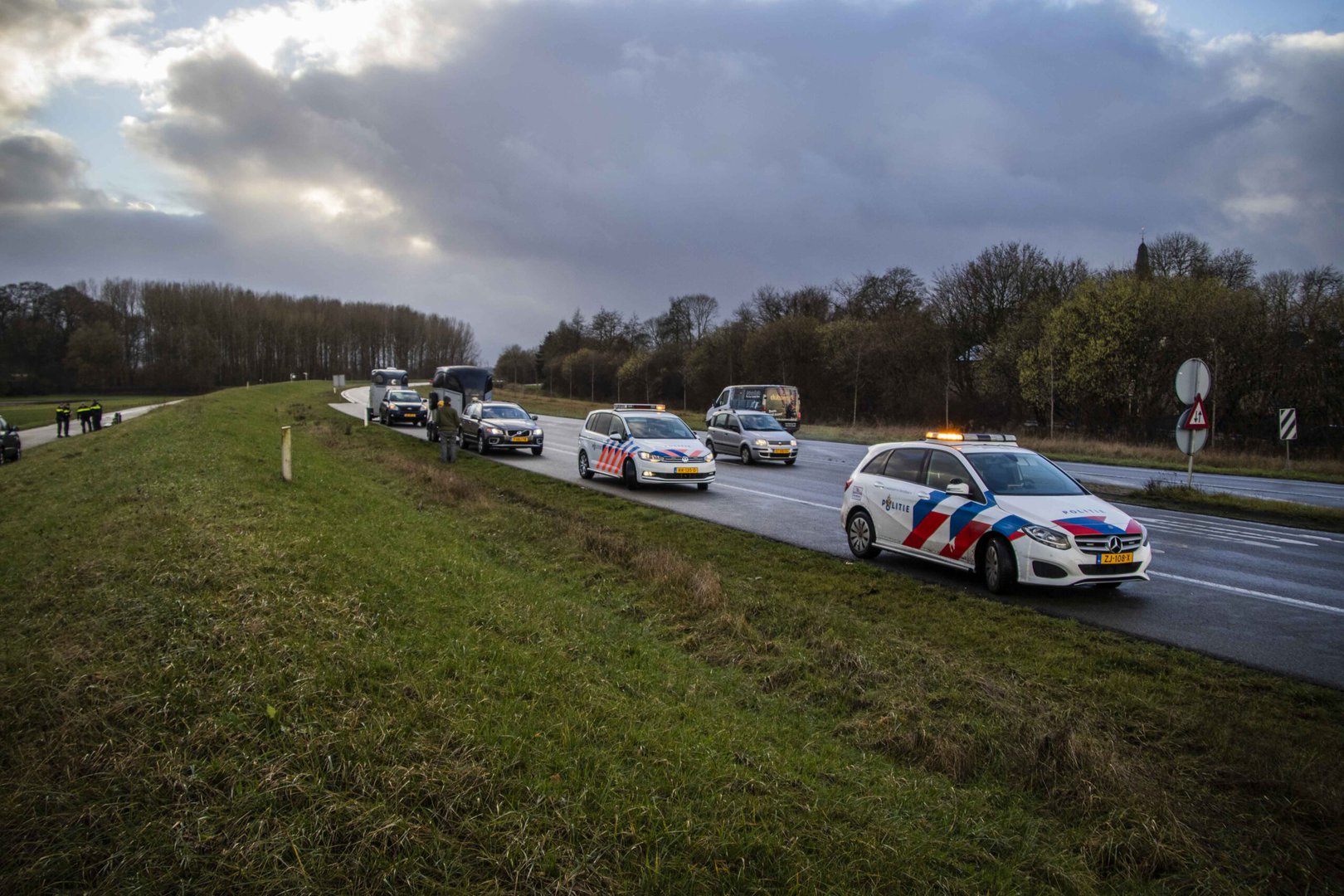 Man ternauwernood ontkomen aan aanrijding op N-weg bij Brummen