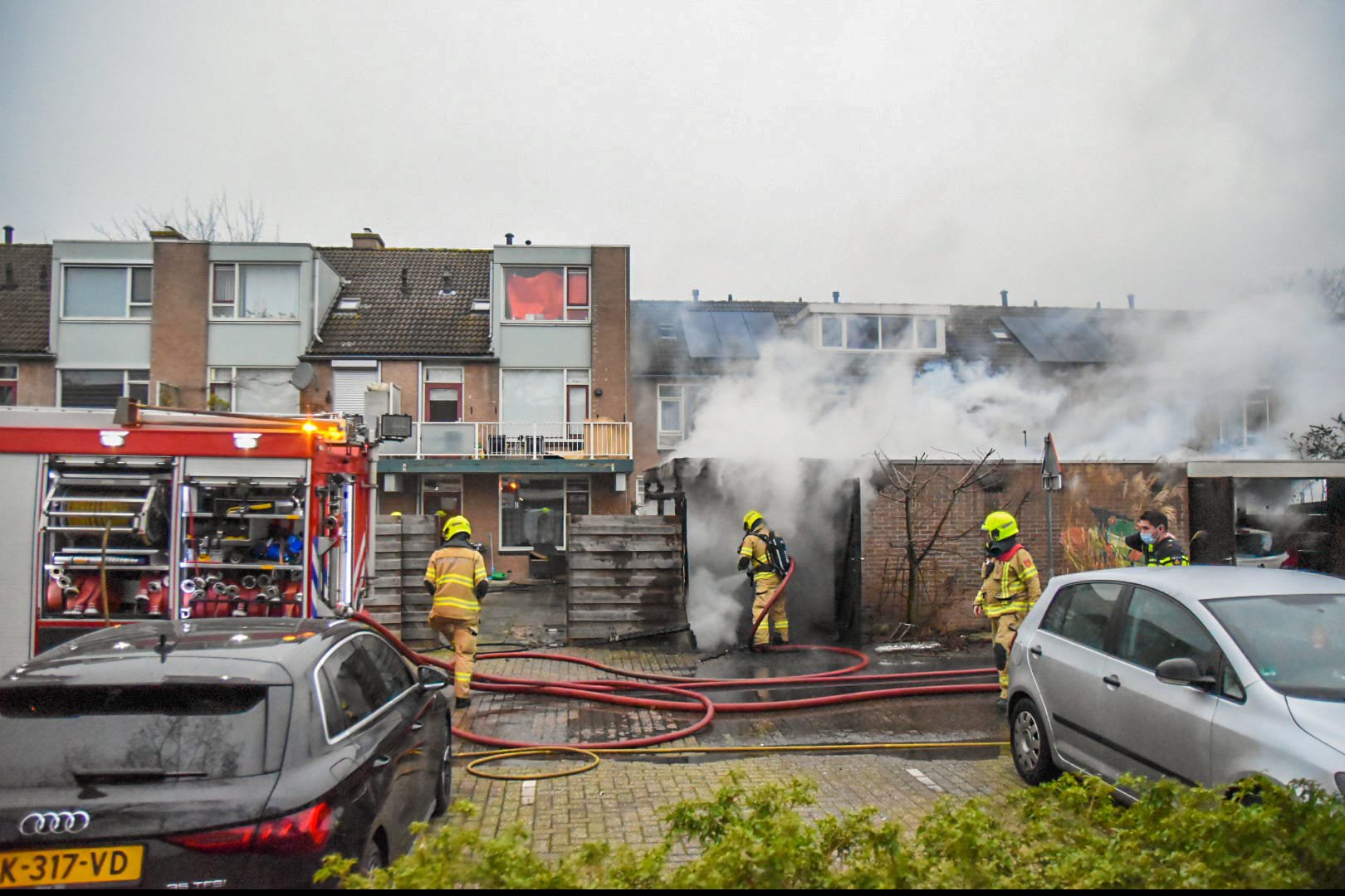 Meerdere schuurtjes gaan in vlammen op in Arnhem
