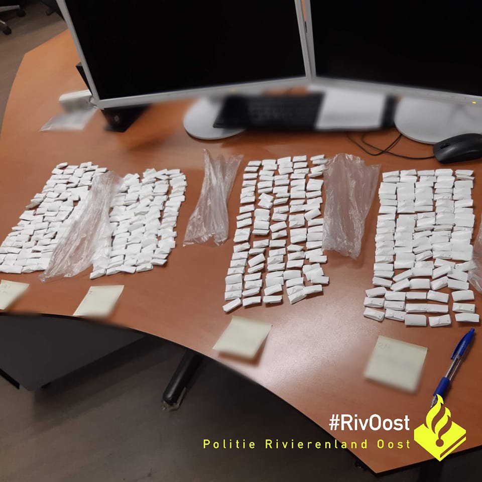 Ruim 400 ponypacks aangetroffen bij ‘haastige bestuurder’