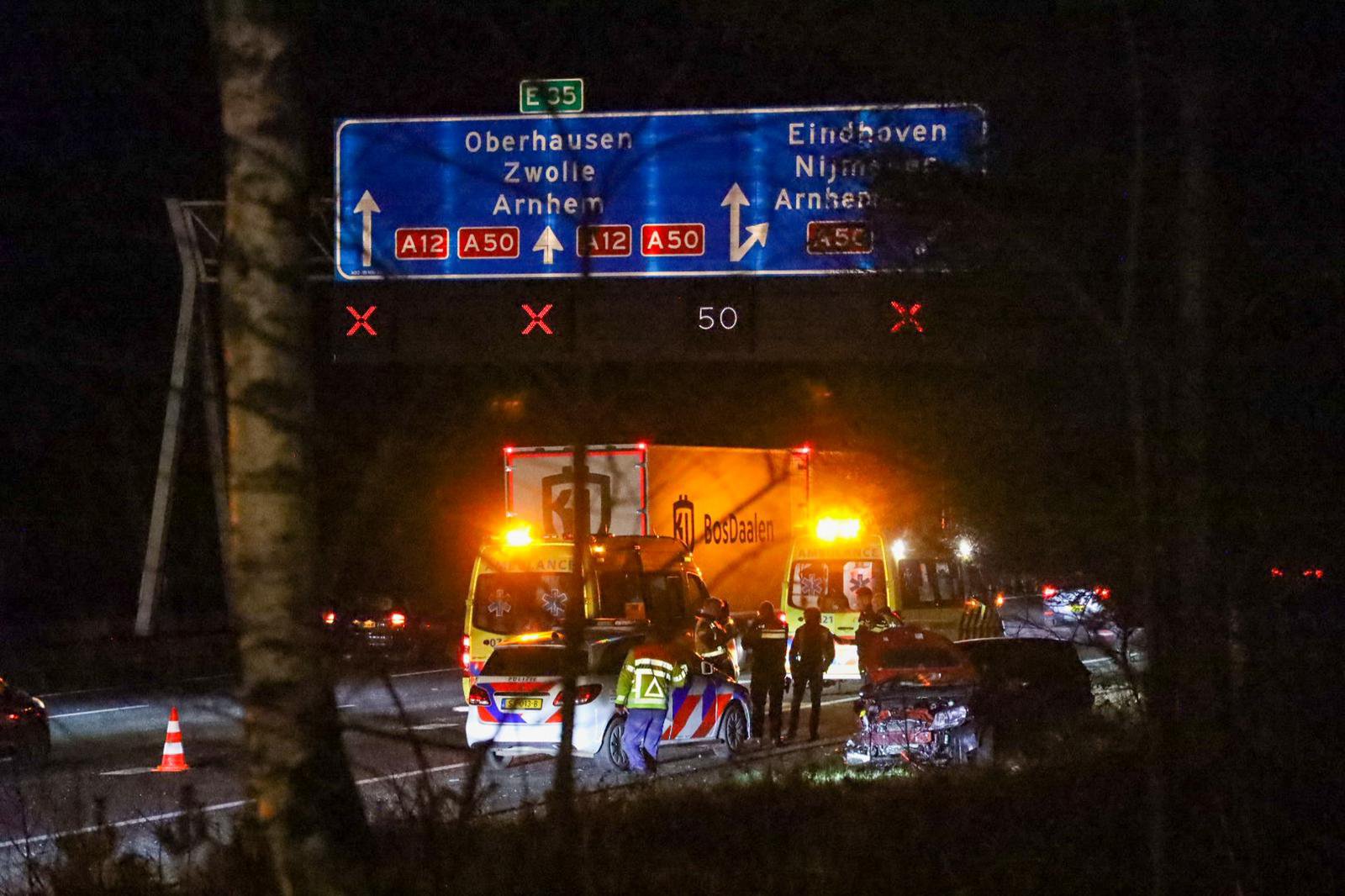 A12 bij Arnhem enige tijd volledig dicht na aanrijding