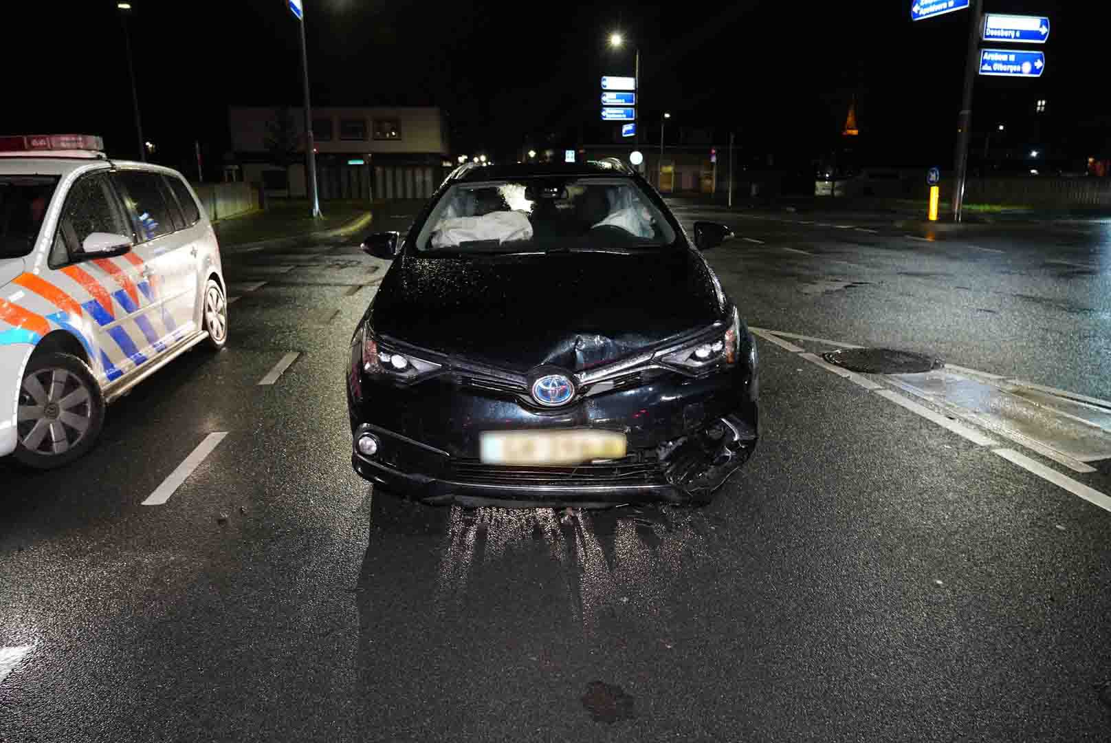 Airbags knallen uit bij kop-staart aanrijding in Dieren