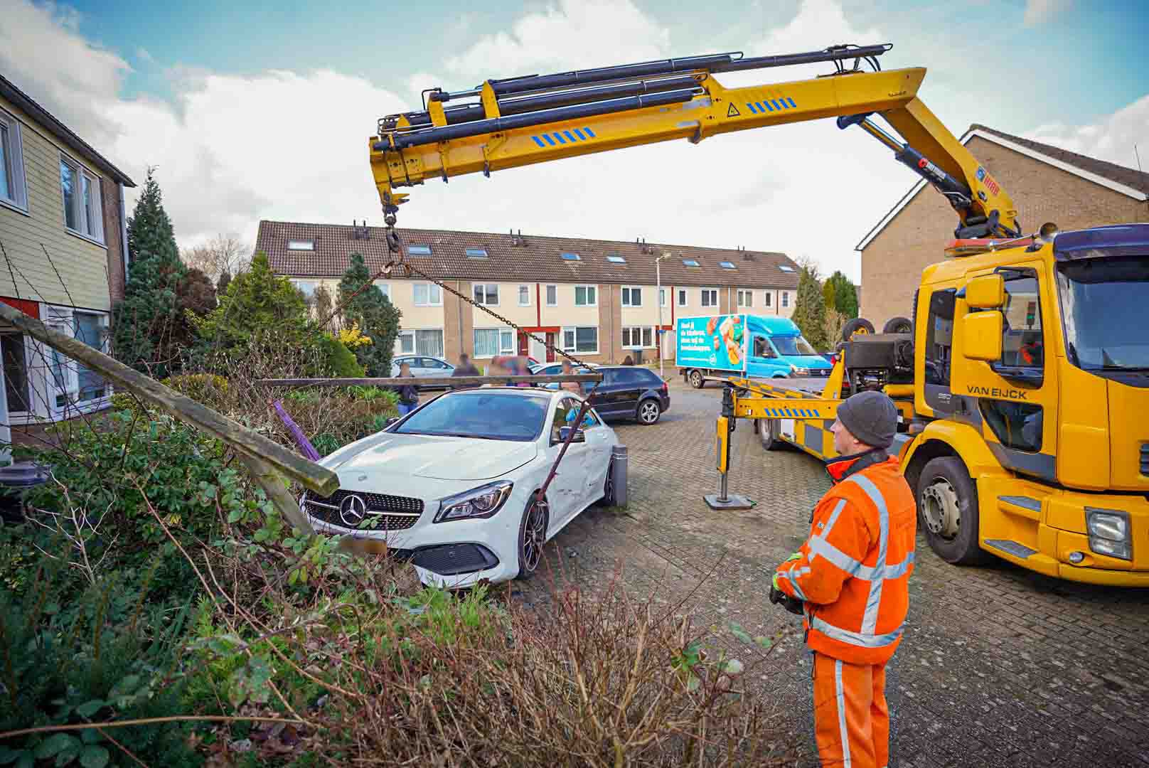 Automobilist belandt in voortuin bij ongeluk in Arnhem
