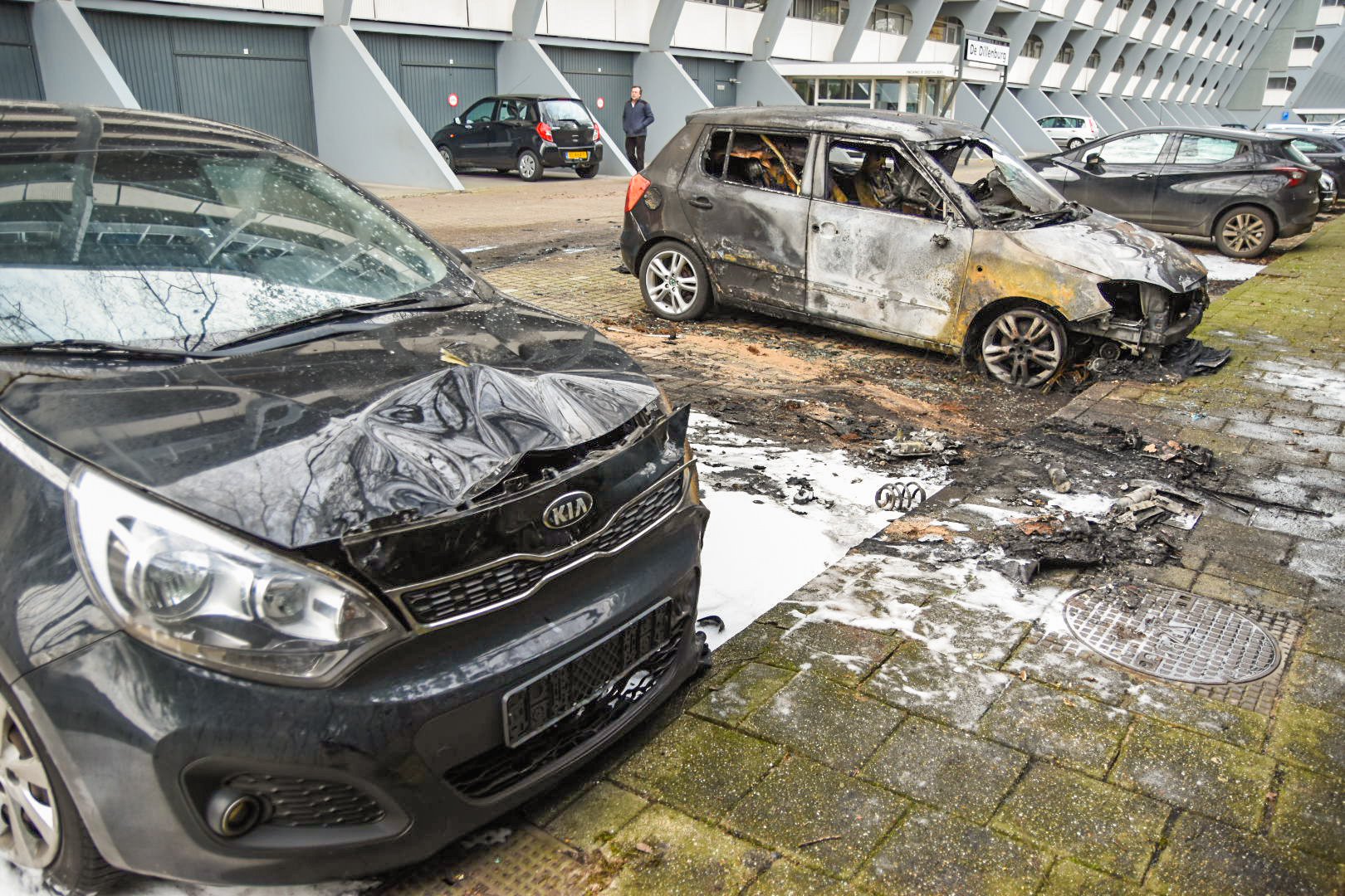 Drie auto’s in brand op parkeerplaats in Doorwerth