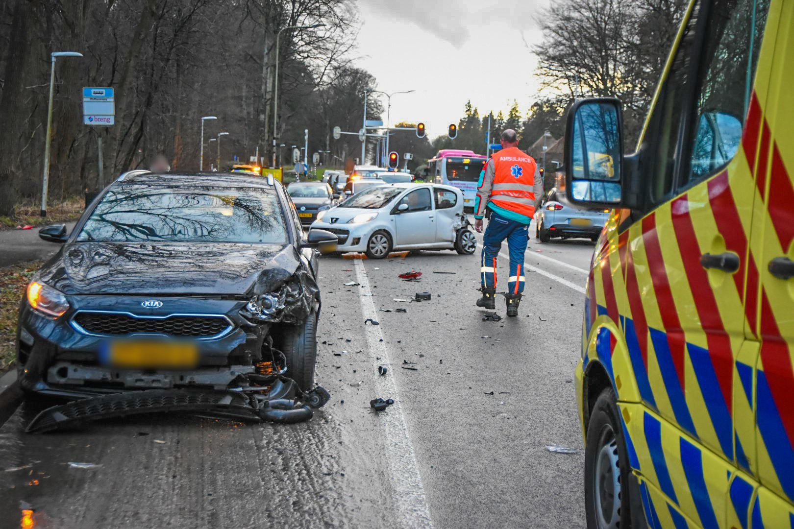 Drie auto’s beschadigd en één gewonde bij ongeval in Oosterbeek
