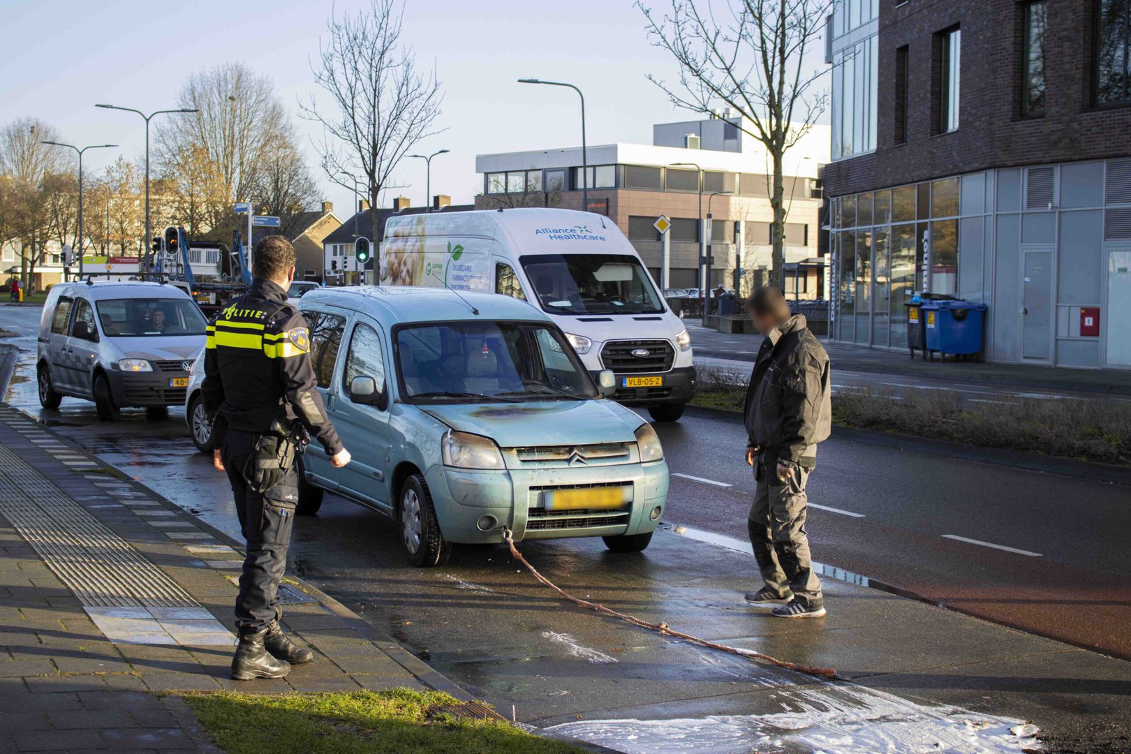 Verkeershinder door autobrand in Velp