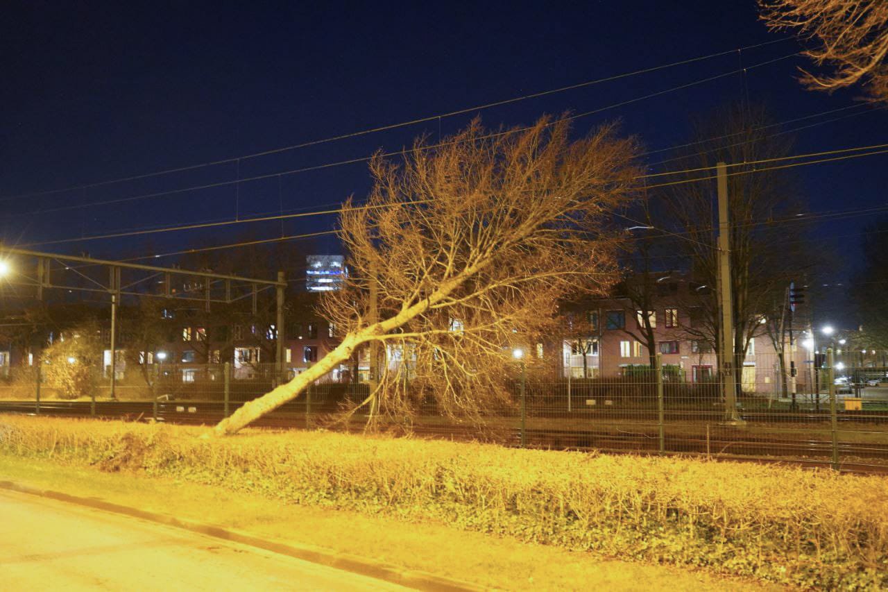 Zaterdagochtend geen treinverkeer door grote stormschades