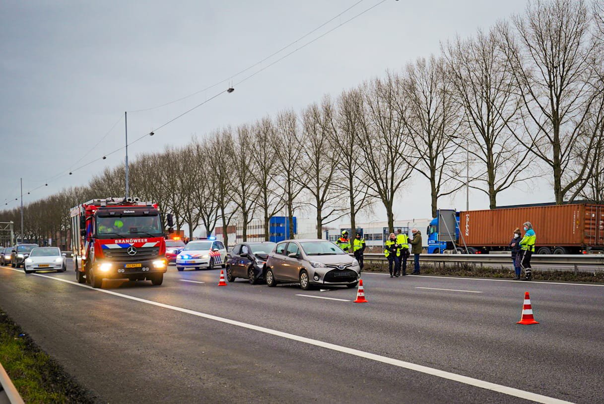 Lange file en veel vertraging op A12 door ongeval