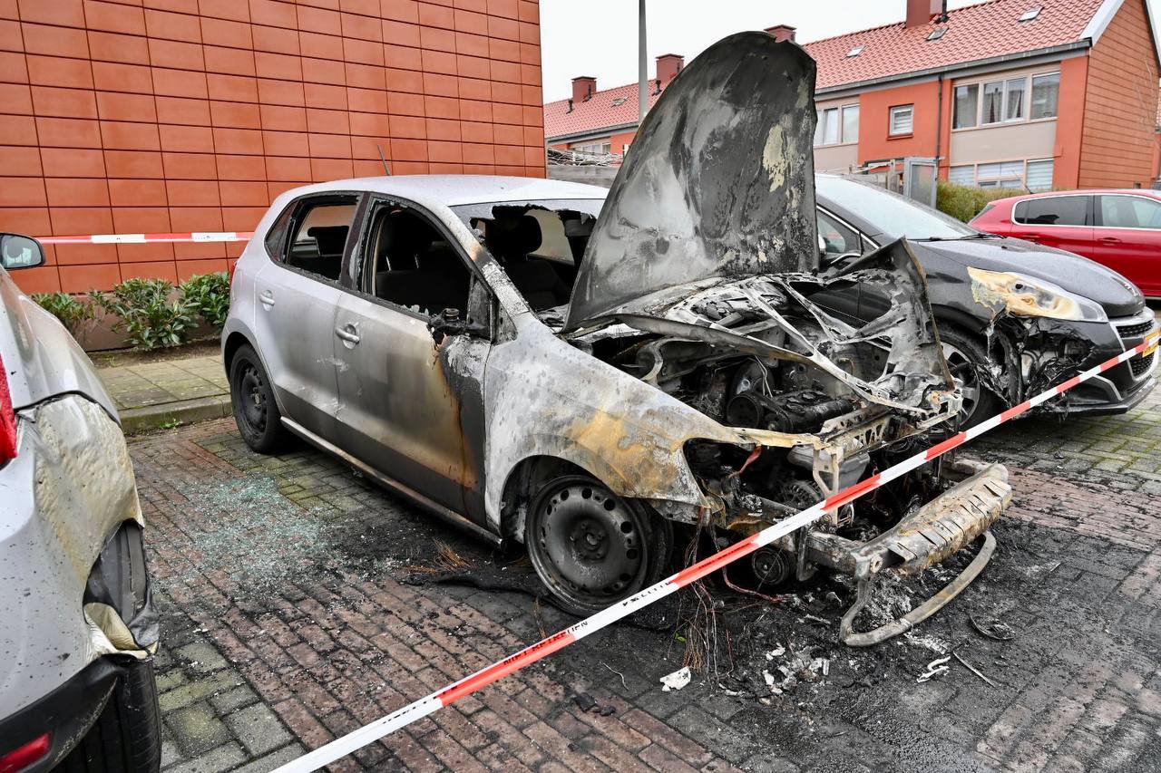 Auto uitgebrand op de Paardebloemstraat Arnhem