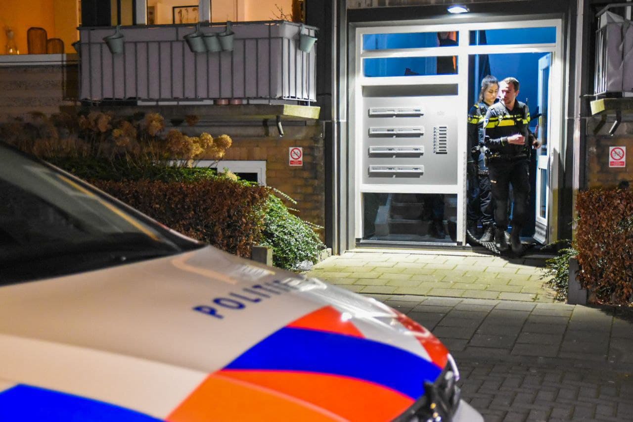 Politie-inval in flat vanwege man met mes: verdachte aangehouden