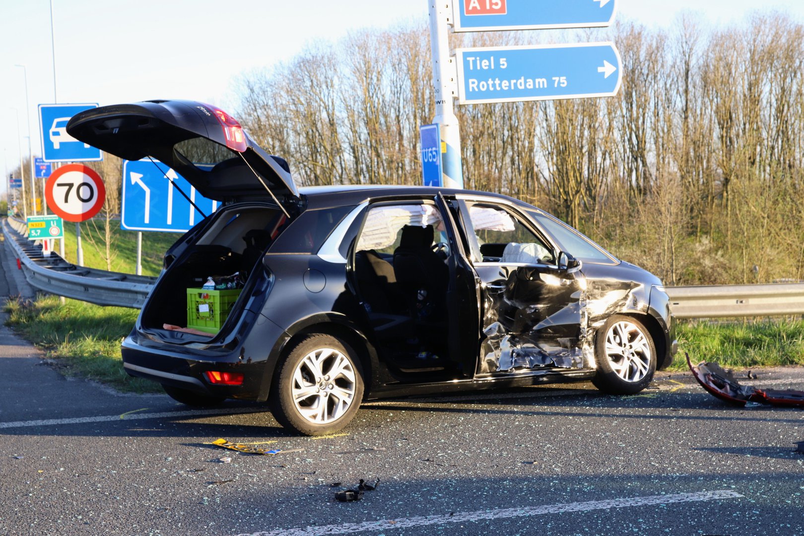 Veel schade bij aanrijding op N323 in Echteld