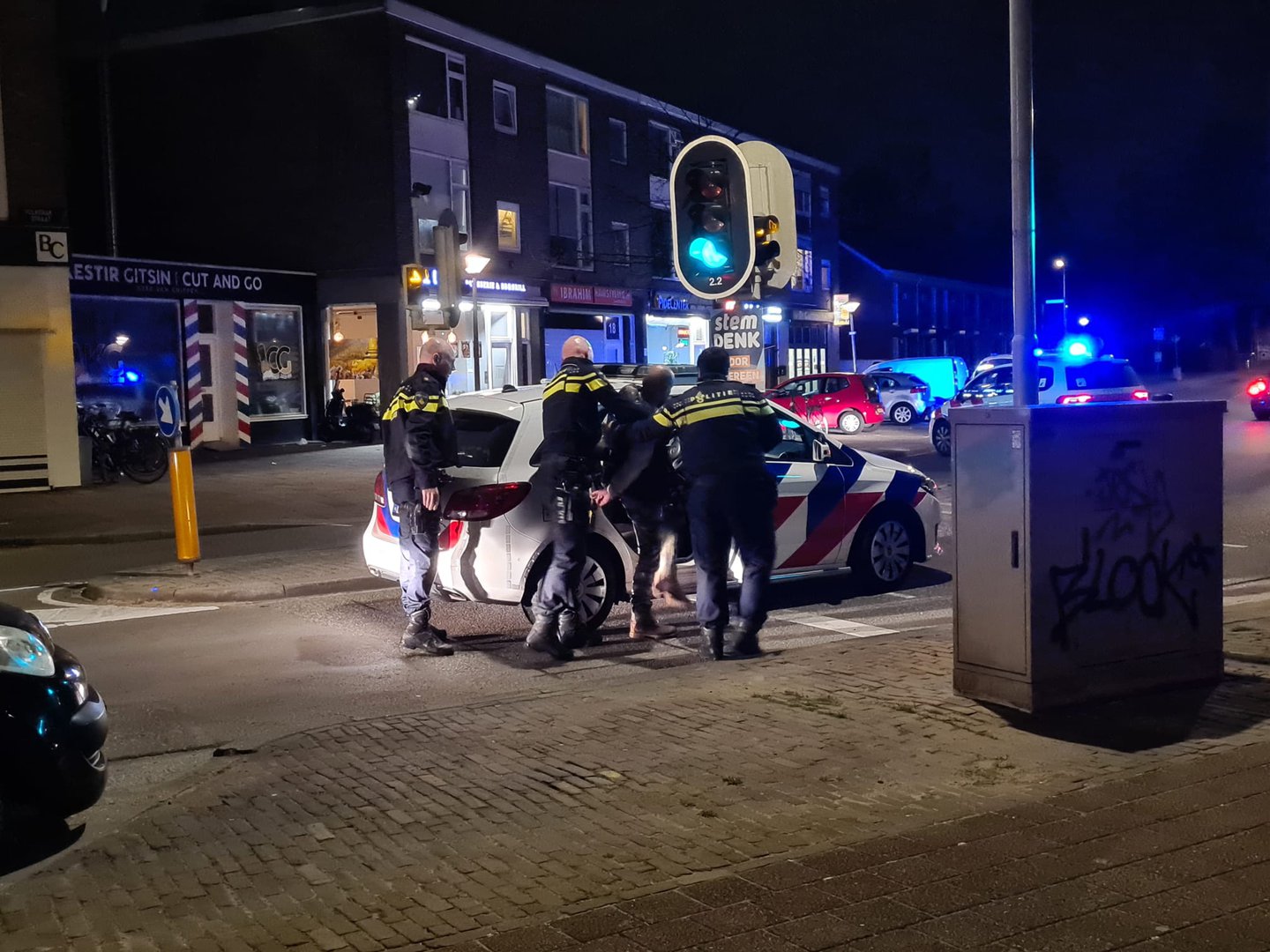Man uit Duitsland loopt in Arnhem met groot mes te zwaaien op straat