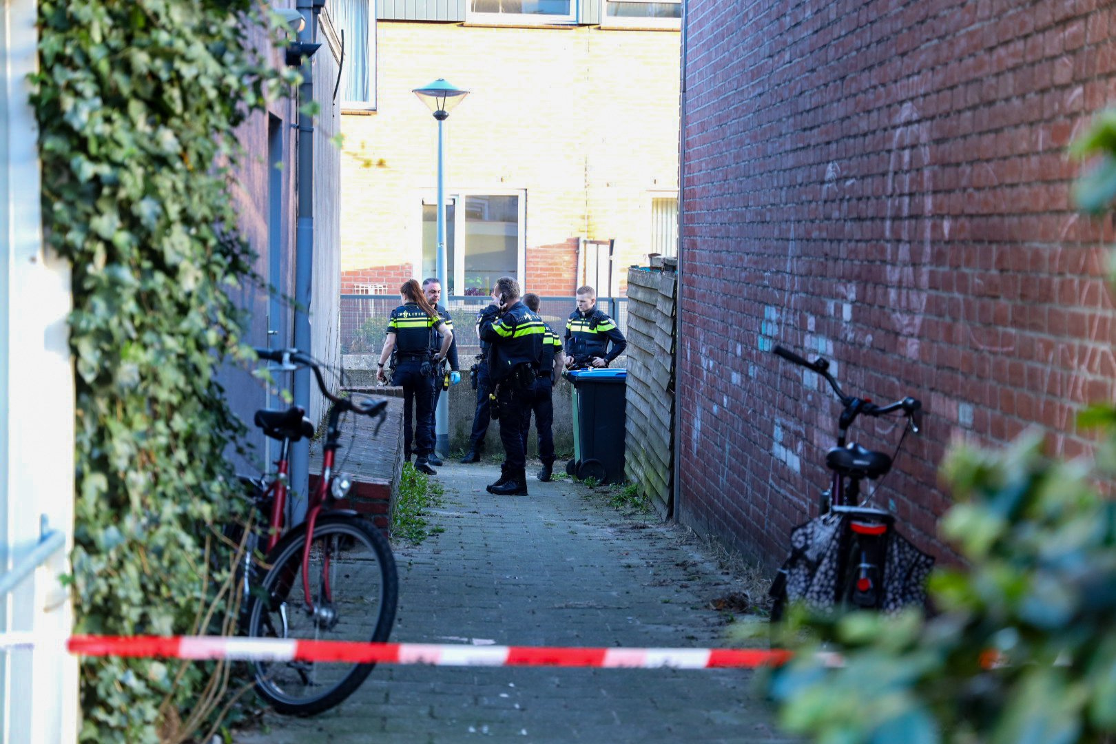 Gewond persoon aangetroffen in steegje na melding steekpartij