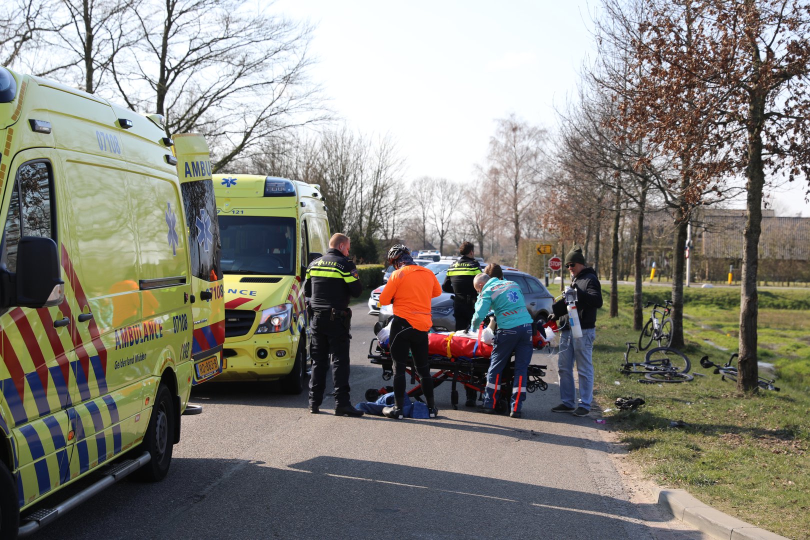 Wielrenners raken flink gewond bij ongeluk met elkaar
