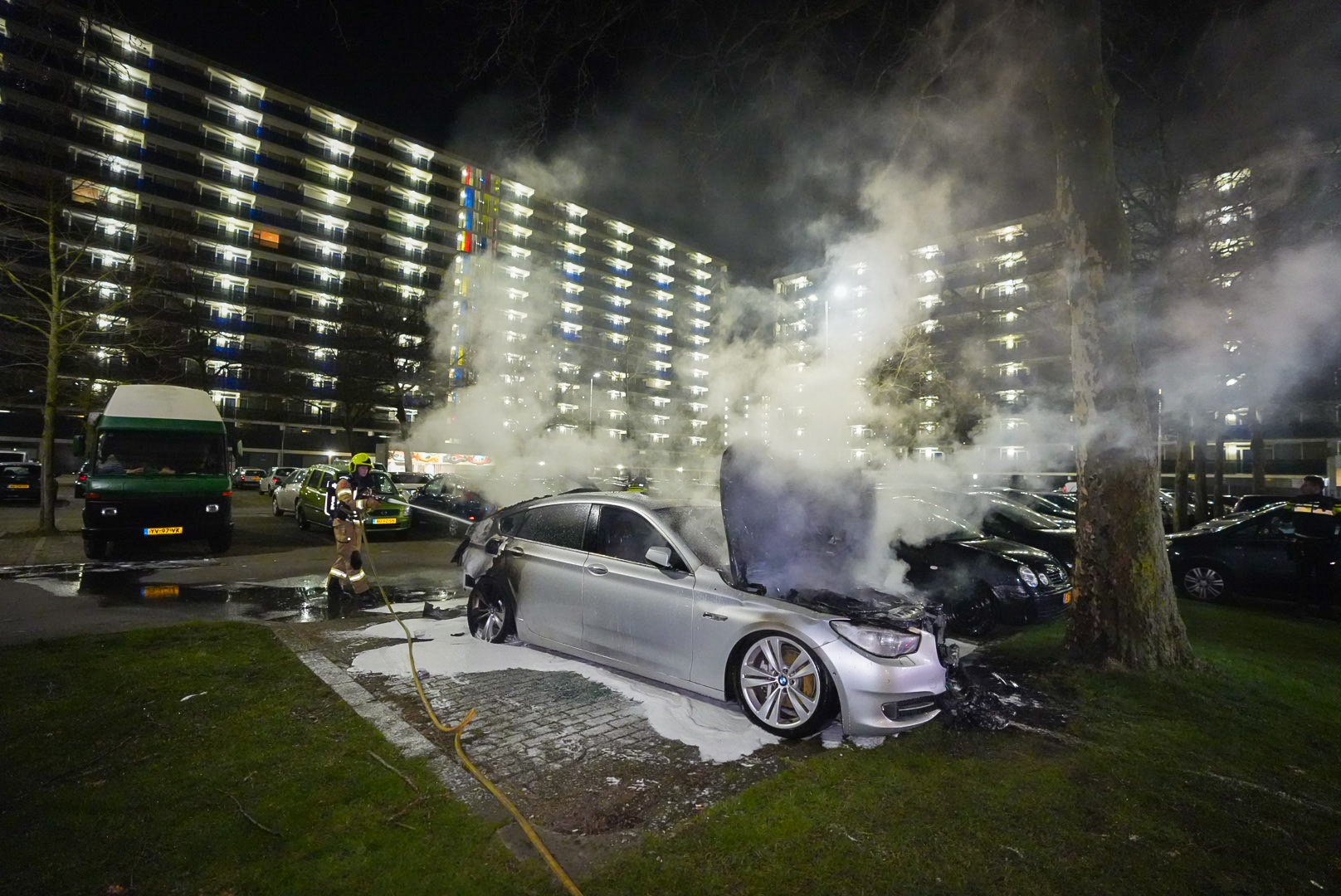 Taxi verwoest door brandstichting in Arnhem