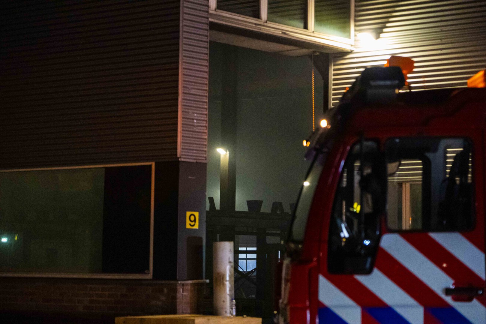 Brandweer ruim vijf uur bezig met rookontwikkeling in bedrijfspand