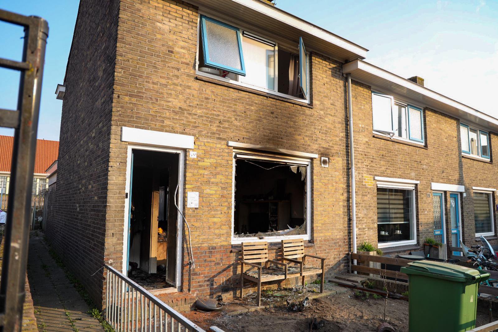 Brand verwoest woning Arnhem, politie start onderzoek