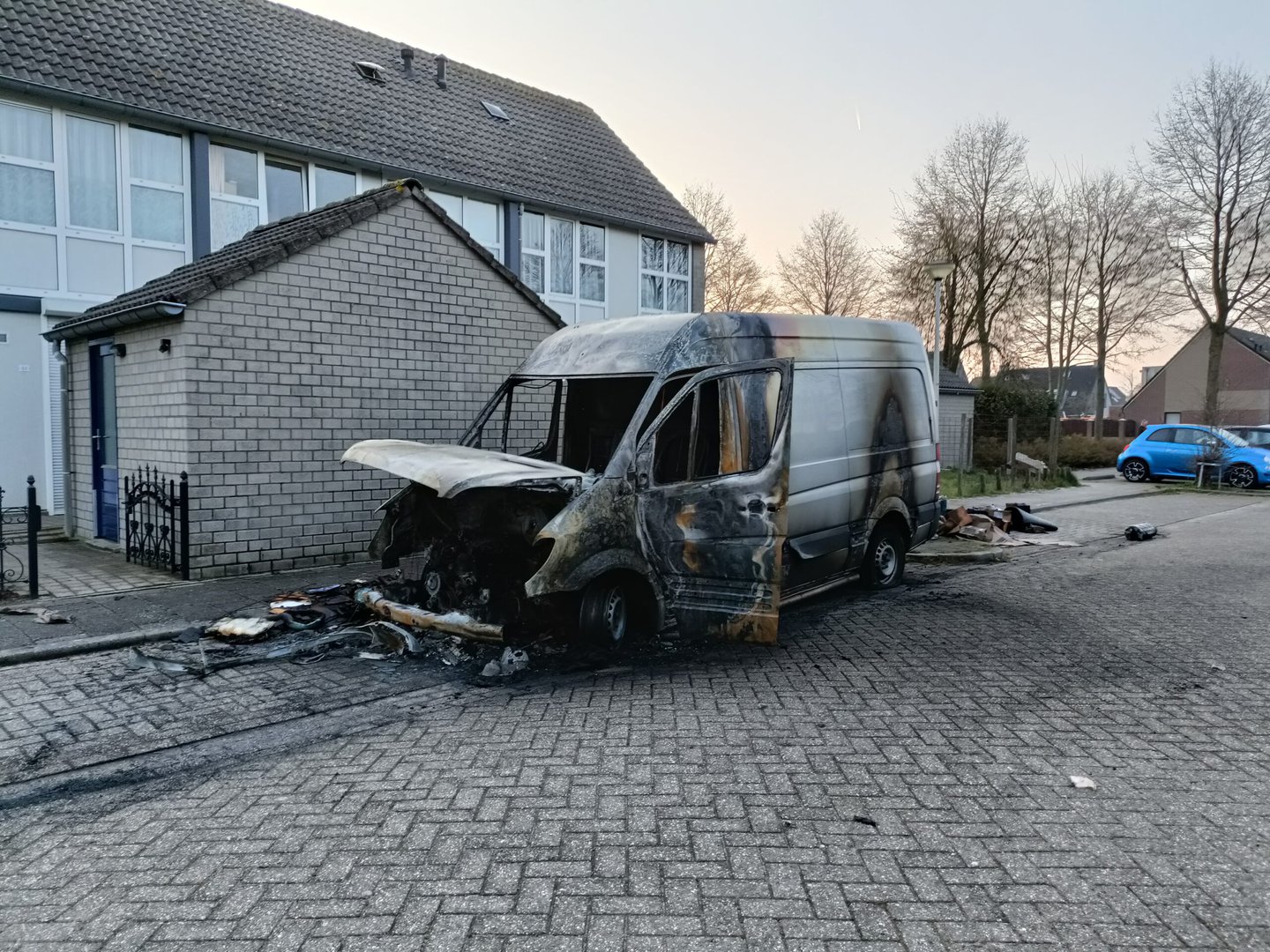 Mercedes-Benz sprinter gaat in vlammen op