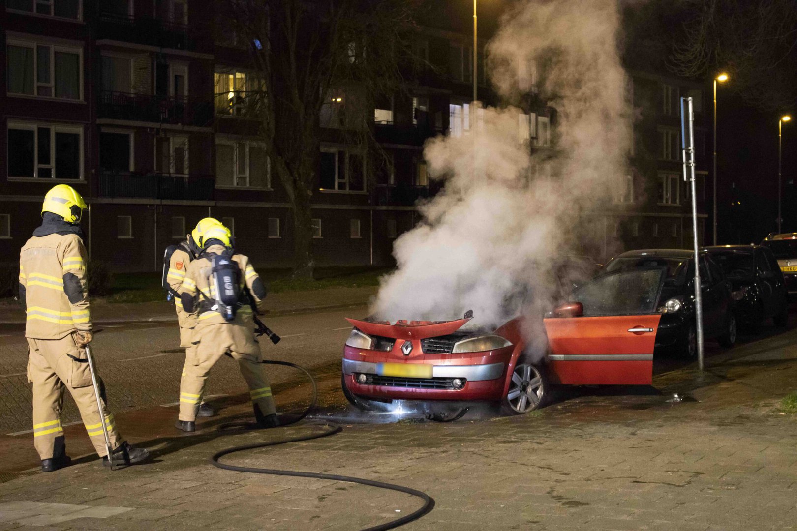 Autobrand in Arnhem, mogelijk brandstichting