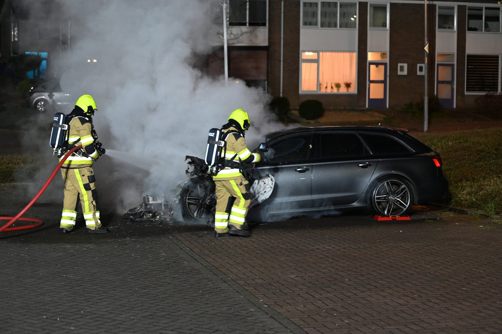 Auto in de brand op parkeerplaats in Groesbeek