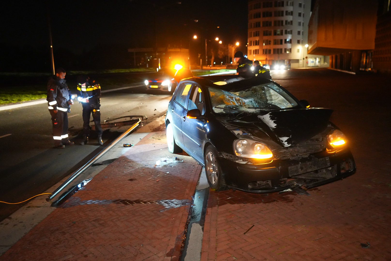 Automobilist crasht en vlucht bij binnenstad Arnhem