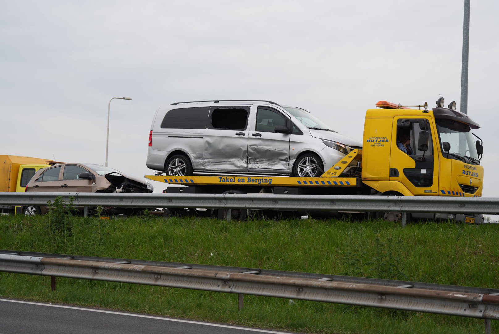 Kilometerslange file na ongeval A12