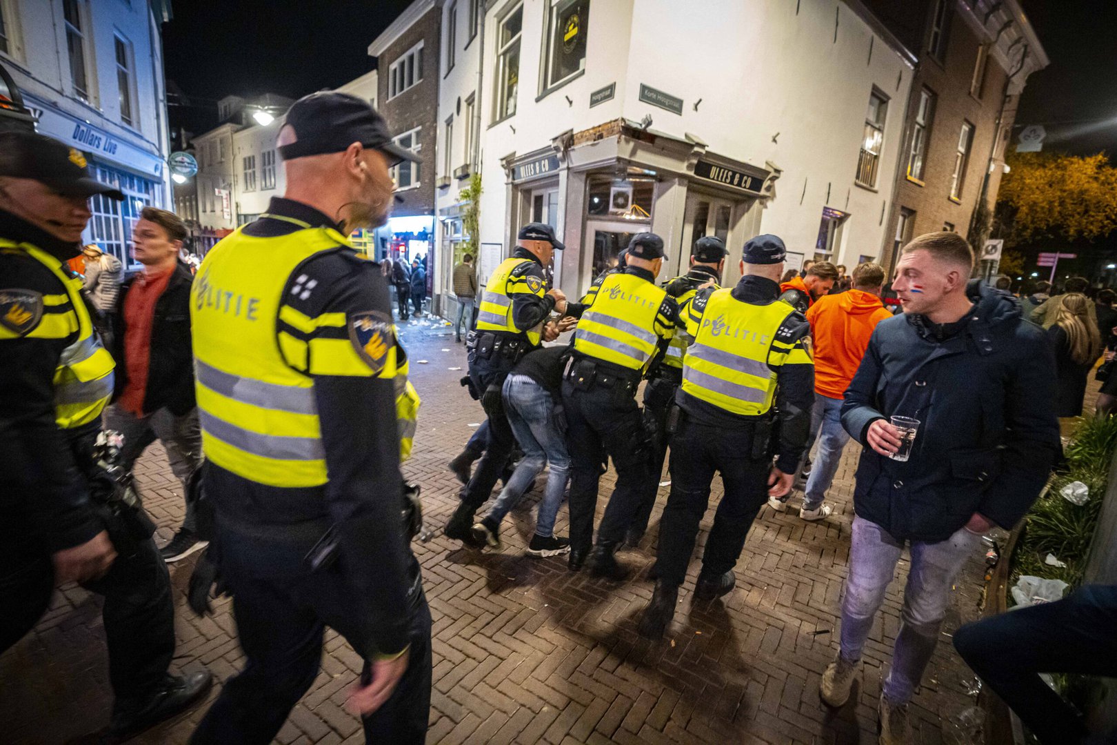 Goede sfeer tijdens eerste Koningsnacht Arnhem, wel meerdere aanhoudingen