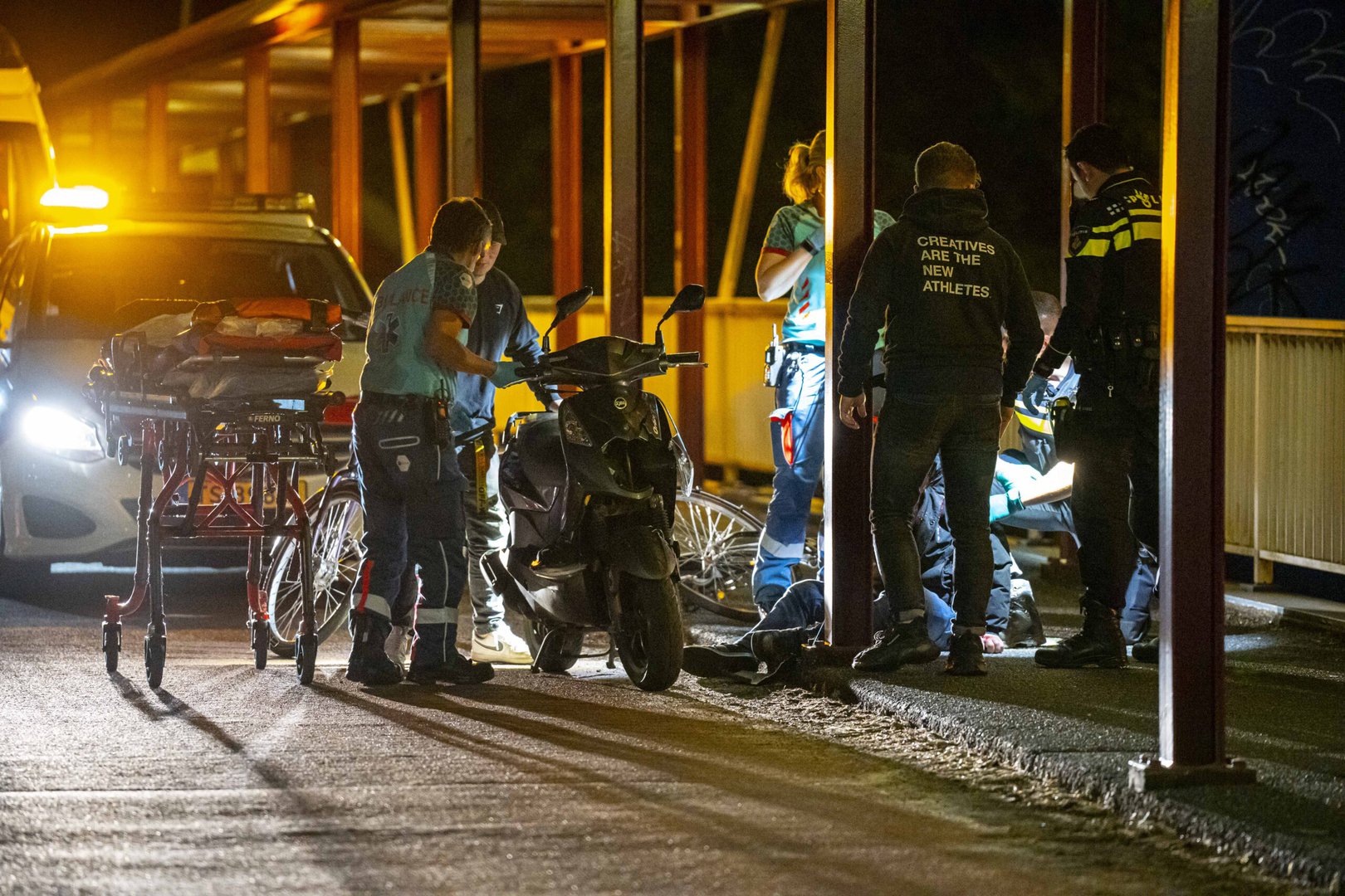 Scooterrijder zwaargewond na ongeval op brug in Arnhem
