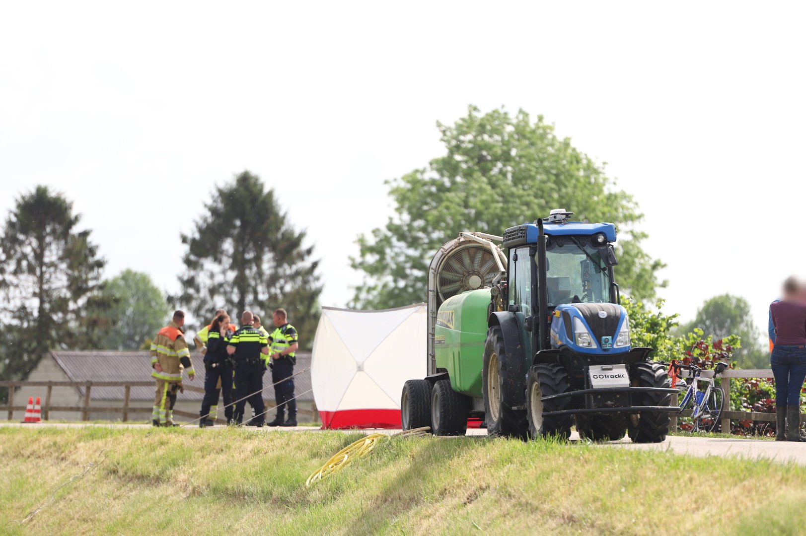 Wielrenner (53) overleden na ernstig ongeval met landbouwvoertuig