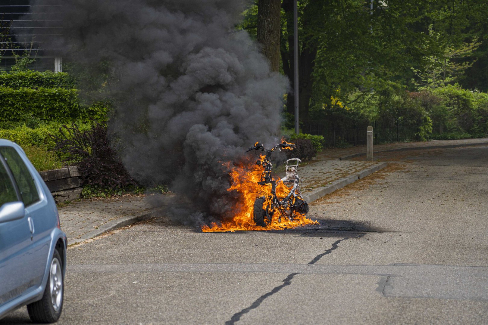 Scooter brandt volledig af in Laag-Soeren
