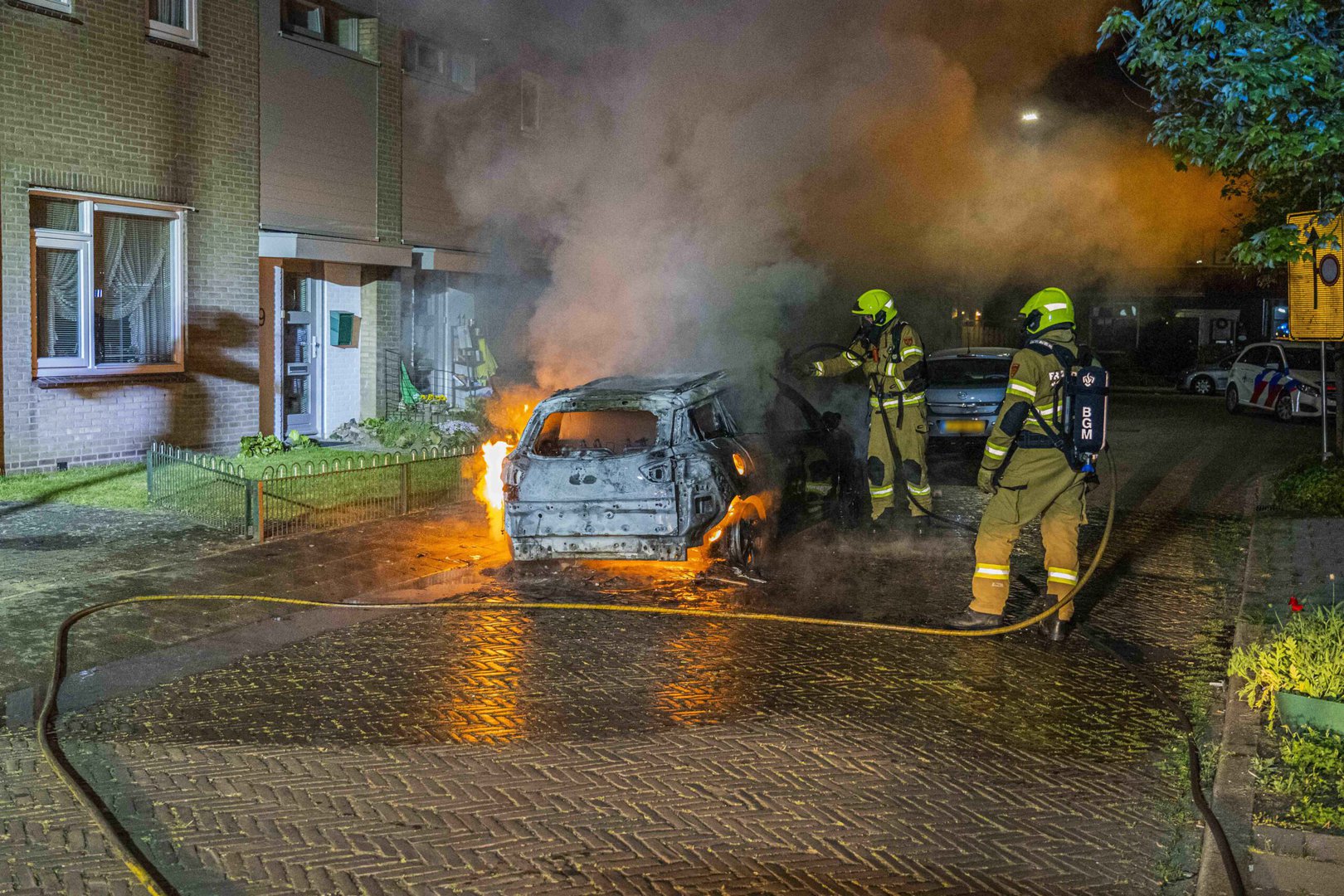 Auto gaat in vlammen op in Rheden