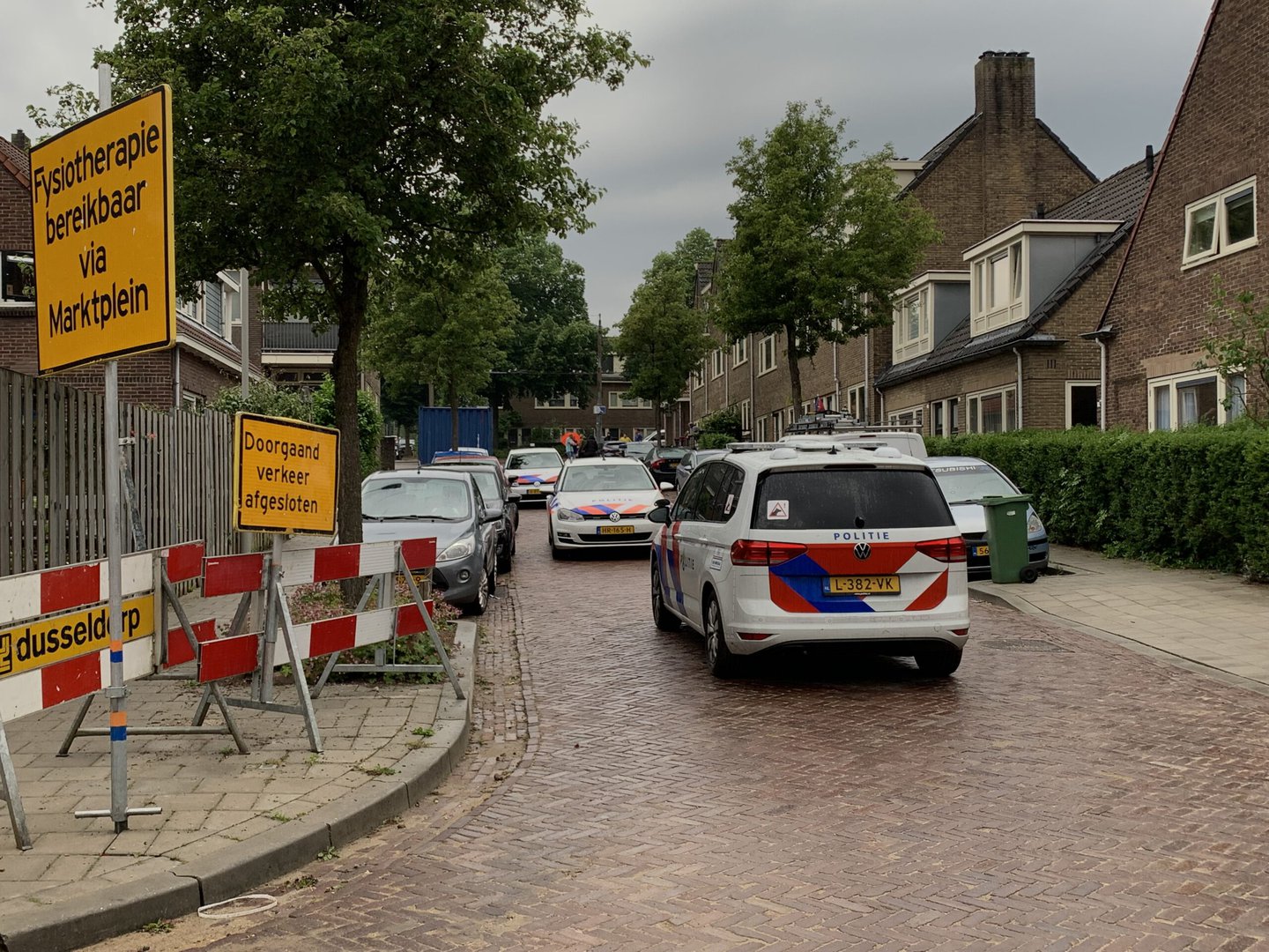 Man klimt dak op van woning in Arnhemse wijk Geitenkamp