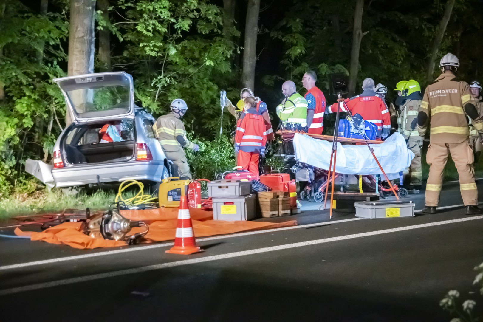Ernstig ongeval bij Doorwerth: Automobilist in zorgwekkende toestand