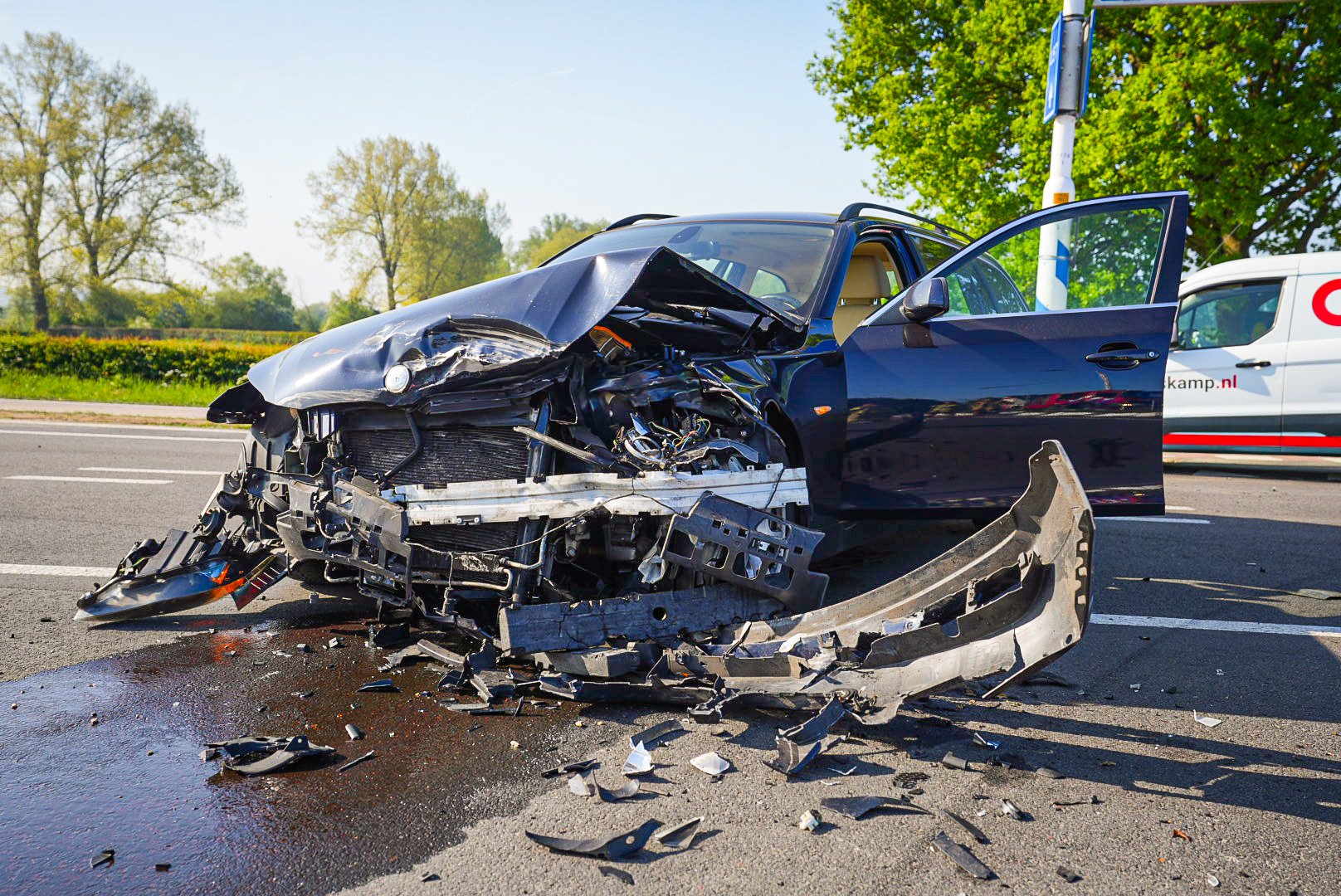 Gewonde bij ongeval met drie auto’s in Giesbeek