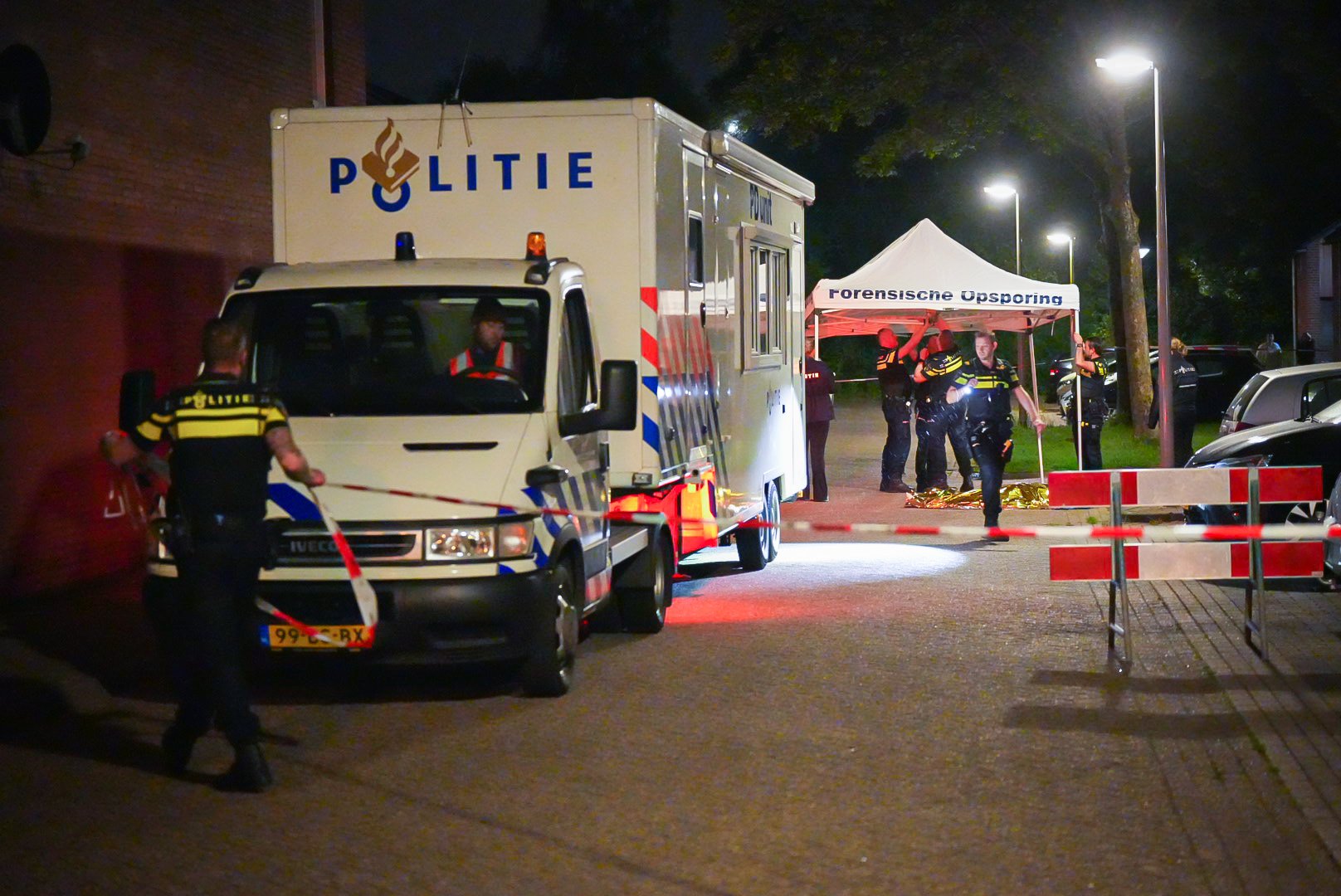 GEZOCHT: Deze man voor betrokkenheid van dode vrouw Arnhem
