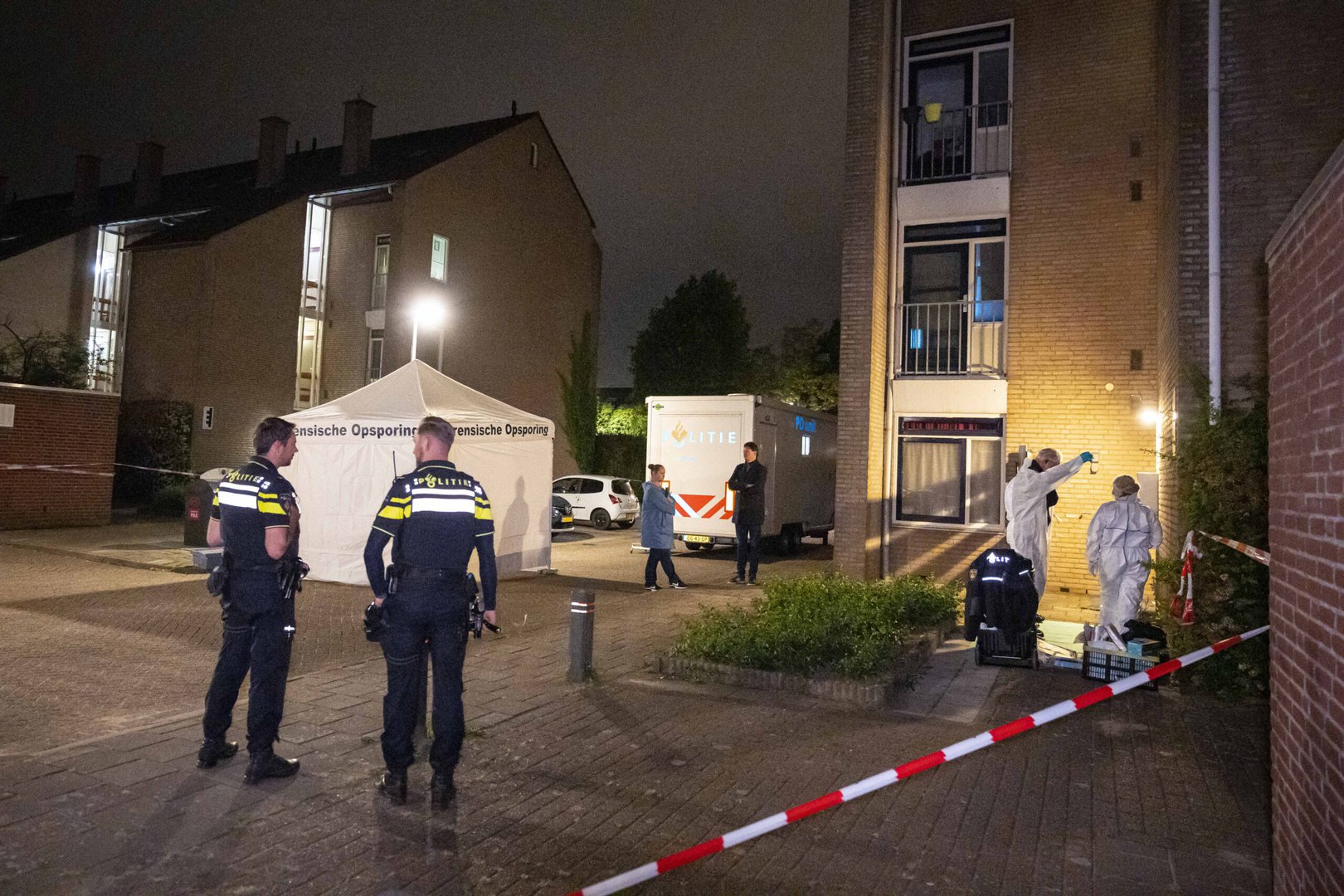 Dode vrouw op straat Arnhem, omgeving afgezet