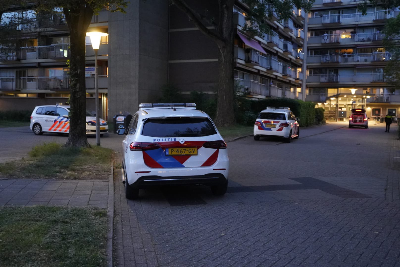 Politiehelikopter vliegt boven Arnhem vanwege inbraak