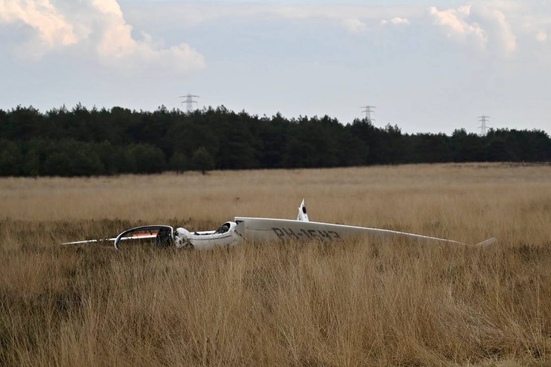 UPDATE: Ongeval met zweefvliegtuig bij Terlet, piloot gewond